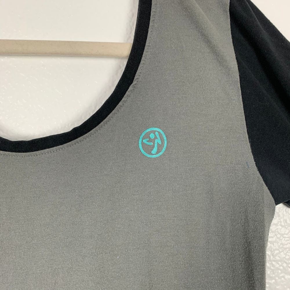 Zumba Short Sleeve Performance Workout Shirt Large - Picture 3 of 6